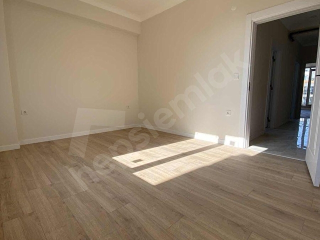 KORU EMLAKTAN SATILIK 2+1 SIFIR DAİRE KAYMAKAMLIĞA CEPHE