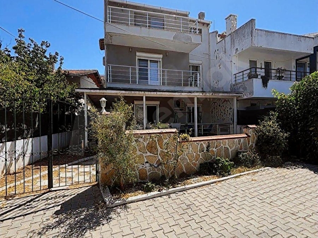 URLA GÜVENDİK MAHALLESİNDE SATILIK VİLLA