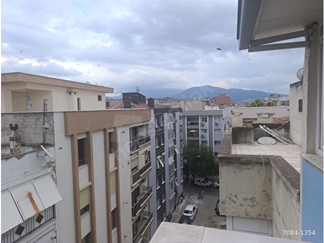 BORNOVA MERKEZDE DOĞALGAZLI KISMEN EŞYALI FIRSAT DAİRE - Görsel 9