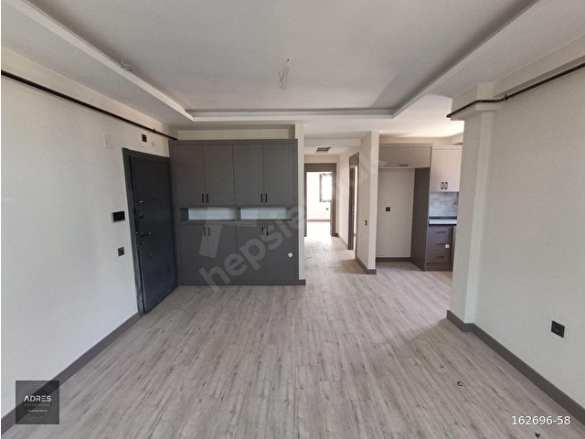 MEZİTLİ DE HAVUZLU DOĞALGAZLI JENERATÖRLÜ CİFT BANYOLU GİYİNME ODASI 2+1 SATILIK - Görsel 3