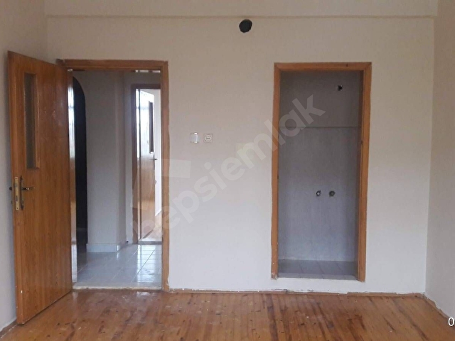 KÜÇÜKKUMKÖPRÜDE SATILIK GENİŞ 3+1 DAİRE - Görsel 2