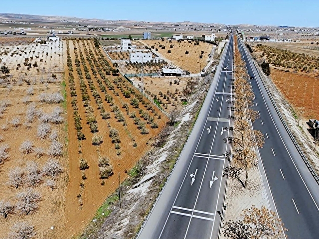 ŞEHİR MERKEZİNE 14-15 Km MESAFEDE ANA YOL ÜSTÜ 2000mt2 TARLA - Görsel 2