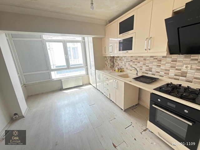 MAREŞAL ÇAKMAK MERKEZDE FULL YAPILI ÖN CEPHE ARA KAT 3+1