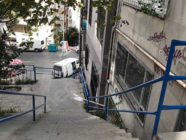 Beyoğlu Cihangirde 2+1 Kombili 75 m2 Aydınlık Temiz - Görsel 23