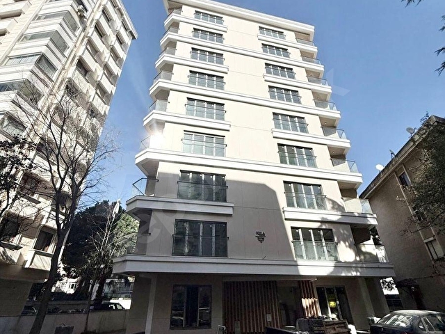 HAN EMLAKTAN CADDEBOSTAN SAHİLDE 1+1 BAHÇE KULLANIMLI SIFIR!!