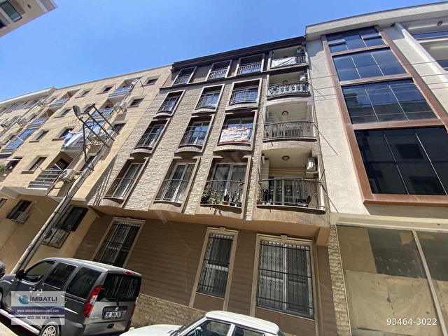 Karşıyaka Serinkuyu da caddeye yürüme mesafesi 2+1 satılık daire