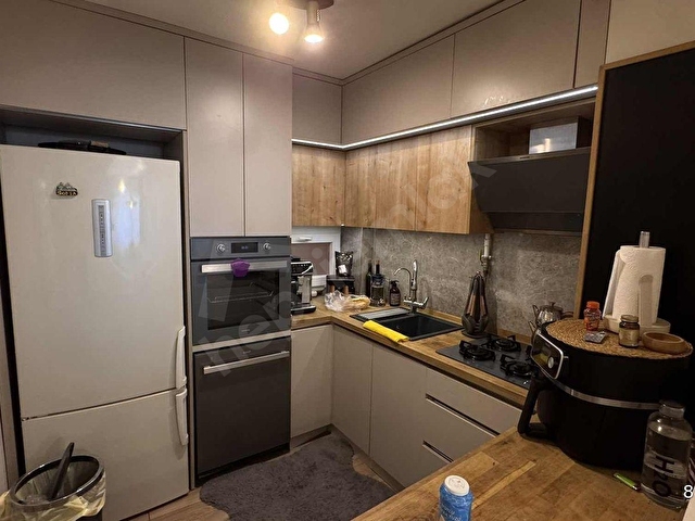 BAHÇELİEVLERDE SATILIK 3+1 TADİLATLI OTOPARKLI ÇİFT CEPHE DAİRE - Görsel 11
