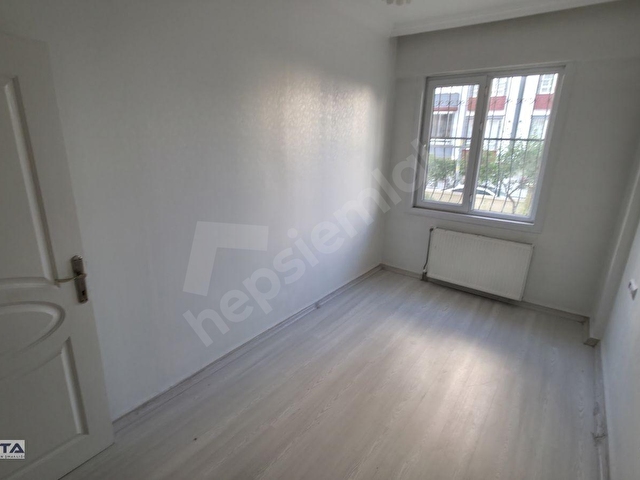 Ertuğrulgazi Mah. Satılık Garaj Tapulu 3+1 Giriş Kat Daire !! - Görsel 21