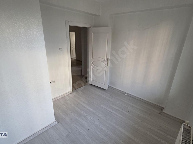 Ertuğrulgazi Mah. Satılık Garaj Tapulu 3+1 Giriş Kat Daire !! - Görsel 13