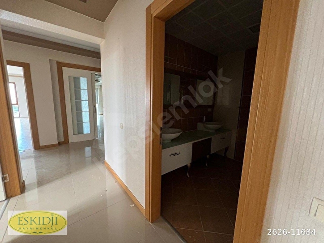 Bağlıca Girişinde Kiralık 5+1+kiler  Daire - Görsel 24