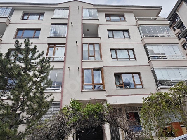 DİKMEN CADDESİ AKPINAR DA ARA KATTA GENİŞ 3+1 KİRALIK