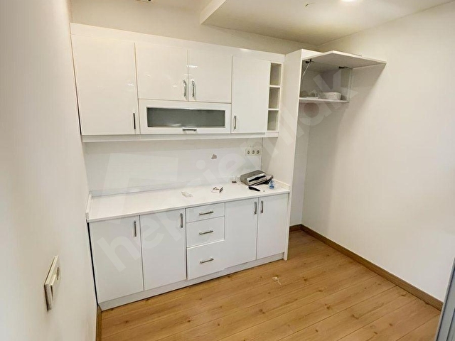 Kozyatağı kiralık ofis Nida Kule metro çıkışında yarım kat boş - Görsel 26
