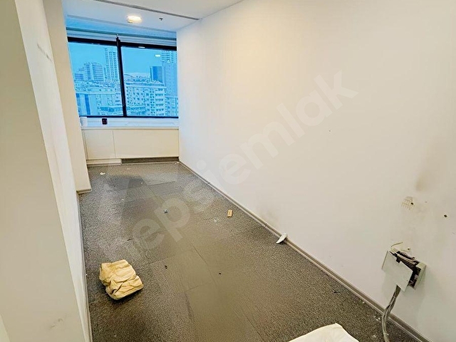 Kozyatağı kiralık ofis Nida Kule metro çıkışında yarım kat boş - Görsel 25