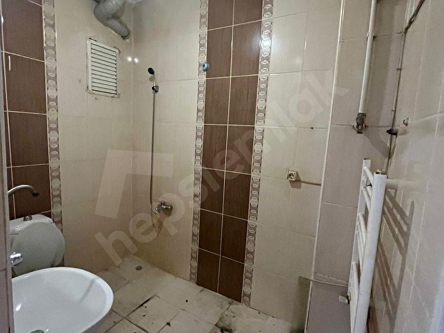 KIZLARPINARI CADDESİ ÜZERİNDE ORTA KAT ÖN CEPHE KİRALIK 3+1 DAİRE - Görsel 10