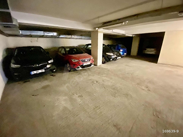 Maltepede merkezi konumda ara katta kapalı otoparklı 3+1 - Görsel 6