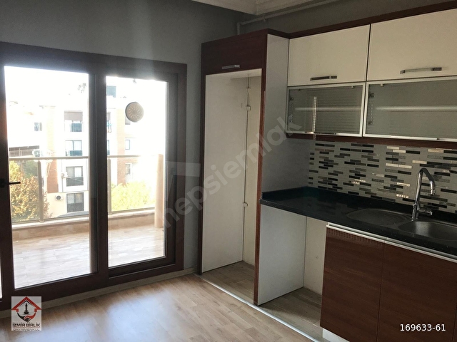 HÜRRİYET MAHALLESİNDE ARA KAT ÇİFT CEPHE 2+1 DAİRE