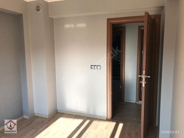 HÜRRİYET MAHALLESİNDE ARA KAT ÇİFT CEPHE 2+1 DAİRE - Görsel 11