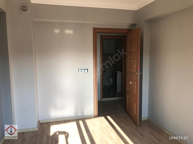 HÜRRİYET MAHALLESİNDE ARA KAT ÇİFT CEPHE 2+1 DAİRE - Görsel 16
