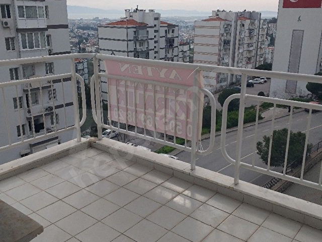 ÇİĞLİ YAKAKENTTE DOĞALGAZLI KİRALIK LÜKS DAİRE