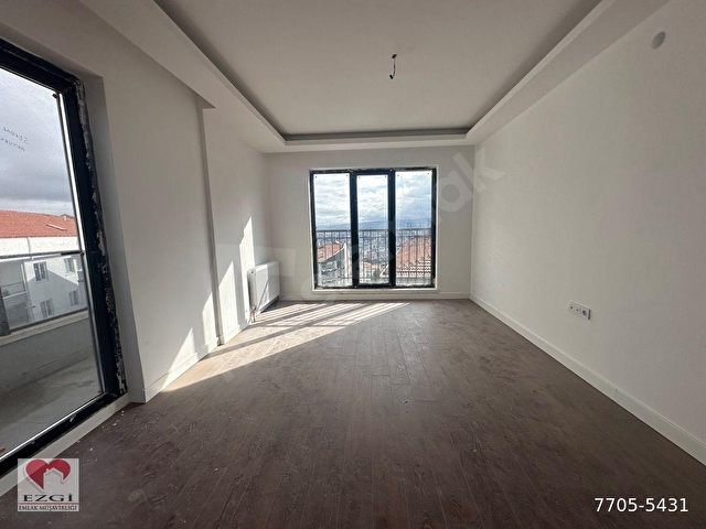 MÜRSEL ULUÇ DA SIFIR ASANSÖRLÜ MANTOLAMALI  ALTINDA DAİRE VAR  BALKONLU - Görsel 12
