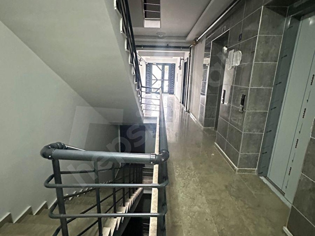 MÜRSEL ULUÇ DA SIFIR ASANSÖRLÜ MANTOLAMALI  ALTINDA DAİRE VAR  BALKONLU - Görsel 29