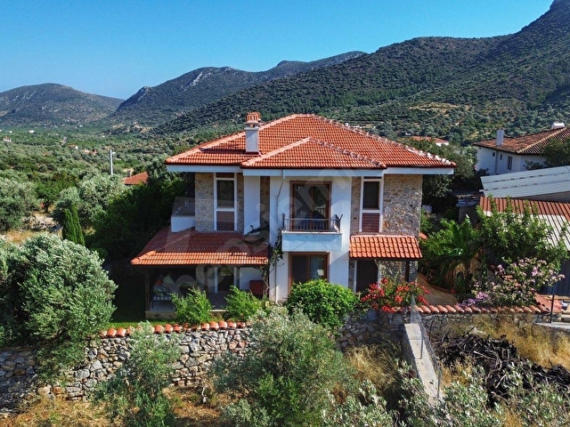 Çeşmeköyde Full Eşyalı Özenle Dekore Edilmiş Bahçeli 2+1 Dublex - Görsel 7