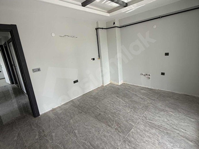 HARMAN EMLAKTAN SATILIK CADDE ÜSTÜNDE ARA KAT 3+1 DAİRE - Görsel 4