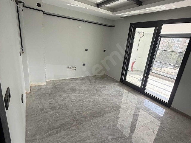 HARMAN EMLAKTAN SATILIK CADDE ÜSTÜNDE ARA KAT 3+1 DAİRE - Görsel 2