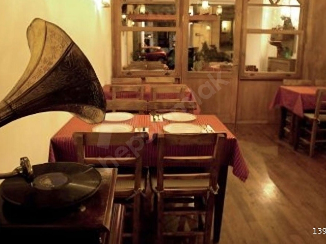 Alsancak merkezde canlı müzik ruhsatlı devren büyük meyhane