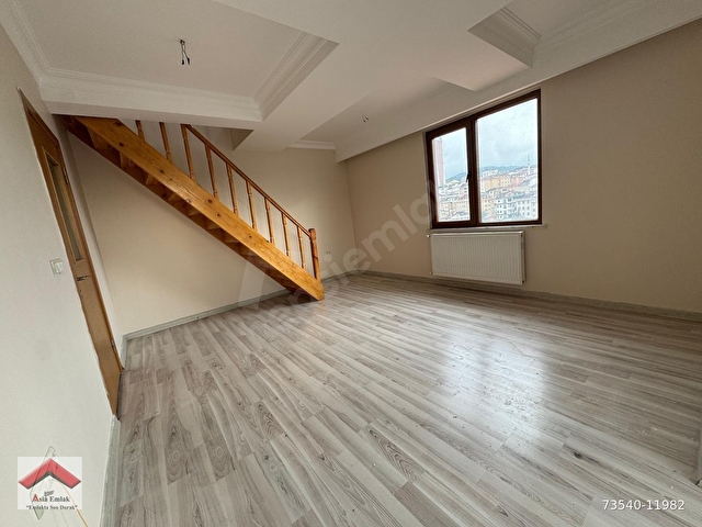 İÇERENKÖY MUHTARLIĞA YAKIN TERASLI ÖNÜ AÇIK 3+2 - Görsel 3