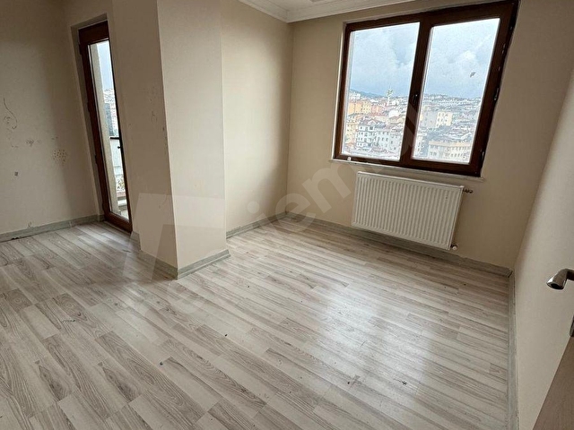 İÇERENKÖY MUHTARLIĞA YAKIN TERASLI ÖNÜ AÇIK 3+2 - Görsel 7