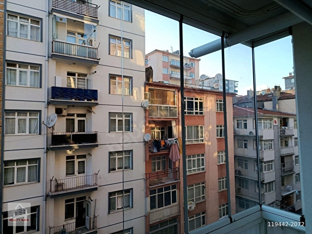 DEMETEVLERDE METRO YAKINI FULL EŞYALI ASANSÖRLÜ KİRALIK 3+1 - Görsel 14