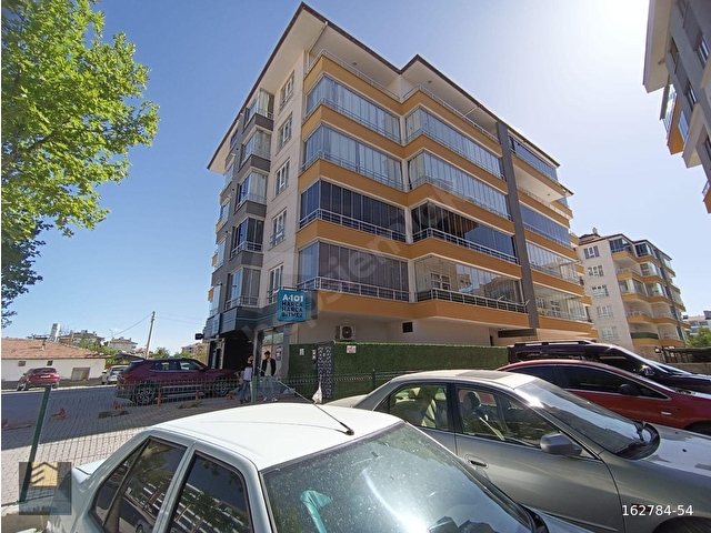 AHMET GÖĞÜŞ CADDESİNDE SATILIK 3+1 ARAKAT DAİRE
