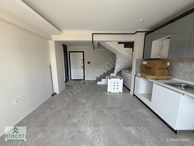 alaçatıİNCEKTE GÜNEY/ÖN CEPHE/YERDEN ISITMA 2+1 KİRALIK DAİRE - Görsel 3