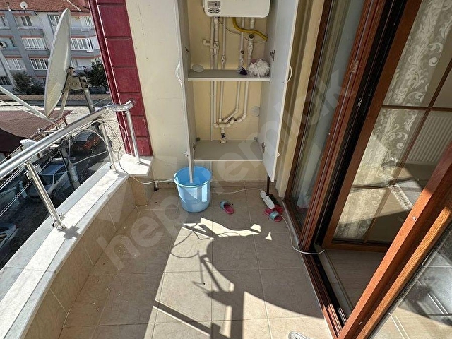 TEK YETKİ- ALTINKUMDA DOĞALGAZLI AYRI MUTFAKLI ÖNCEPHE 2+1 DAİRE - Görsel 12