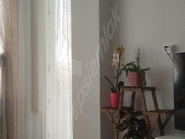 MASRAFSIZ TERASI VE KİLERİ OLAN MUTFAK DOLABI KAPILAR WC BANYO BADANASI YENİ YAPILMIŞ SATILIK DAİRE - Görsel 2