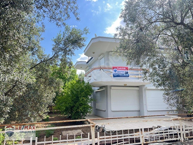 Ayvalık Sahilkent te Denize site İçinde 3+1 Villa