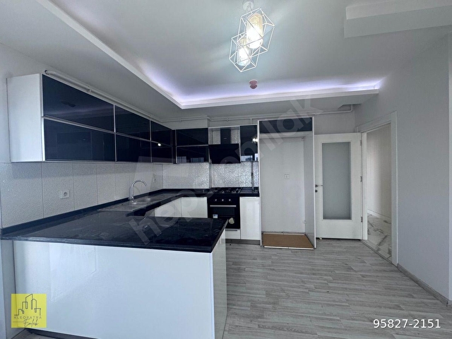 SATILIK ERGENEKON DA 4+1 ADA MUTFAK SİTE İÇERİSİNDE FIRSAT DAİRE - Görsel 2