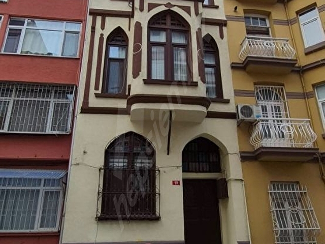 Yeldeğirmeninin Kalbinde, 75m2 Arsalı, 215m2 net Kullanım Alanına Sahip, Nadide Bir Mülk