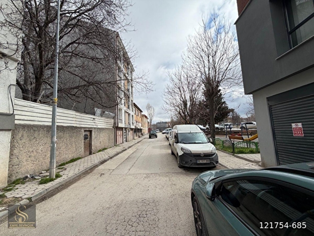 SEVİNÇERDEN SÜTLÜCEDE AND. ÜNİ. YANI ARA KAT ÖN CEPHE EŞYALI 1+1 SATILIK DAİRE - Görsel 24