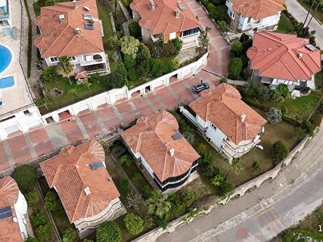 ALANYA KONAKLIDA KULLANIŞI DENİZE YAKIN SATILIK 3+1 VİLLA - Görsel 9