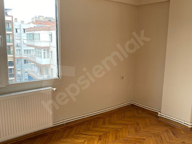 KAZIMDİRİK MAH EGE ÜNS HASTANESİ MEVKİNDE DOĞALGAZKİ GENİŞ KÖŞE DAİRE - Görsel 5