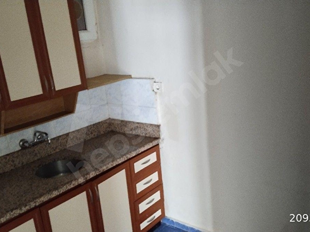 BULGURLU METRO 15 DAK  3 KAT 2+1 ODA  85 M2 AYRI MUTFAK BALKONLU - Görsel 23