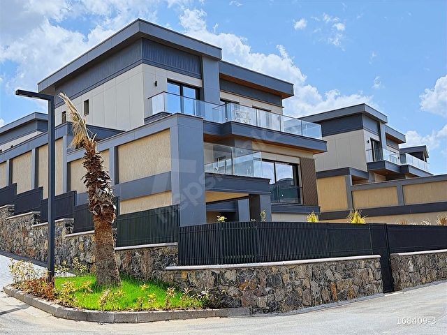 Akasya Country de Müstakil Havuzlu 615 m² Özel Havuzlu 6+2 Villa