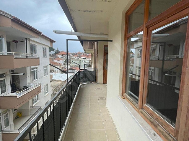 ESEN EMLAKDAN MERKEZDE DOĞALGAZLI 3+1 160m² KİRALIK DAİRE - Görsel 18