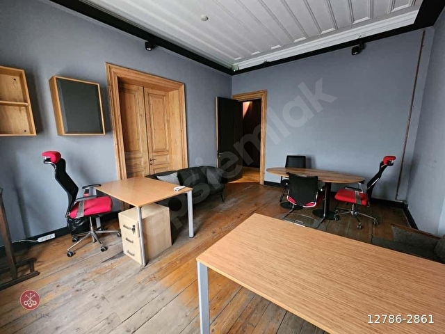 İSTİKLAL CADDESİNE CEPHELİ YÜKSEK TAVANLI GENİŞ OFİS - Görsel 26