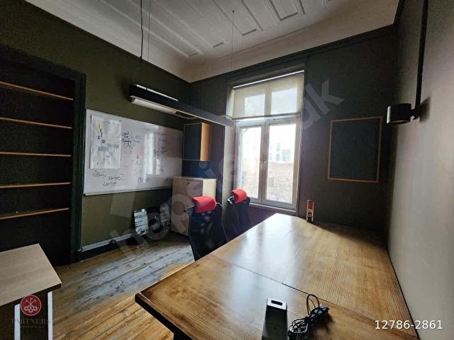 İSTİKLAL CADDESİNE CEPHELİ YÜKSEK TAVANLI GENİŞ OFİS - Görsel 15