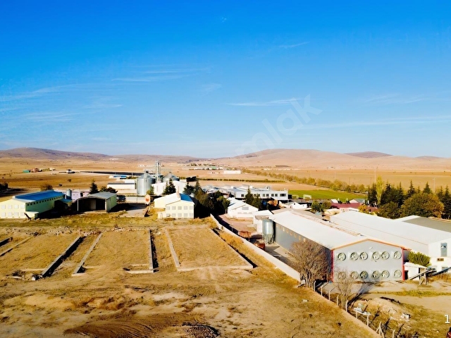 HATUNSARAY A GİRİŞ TE ANA YOL ÜZERİNDE SATILIK TİCARİ TARLA