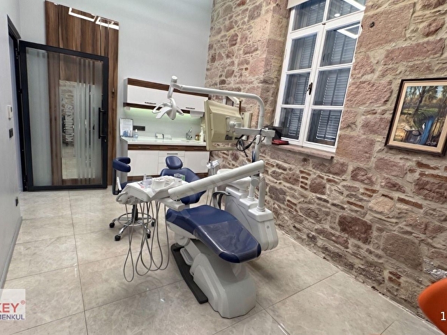 Ayvalık Merkezde Muhteşem Konum ve Güzellikte 246 m2 Taş Bina - Görsel 11
