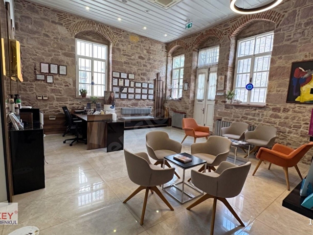 Ayvalık Merkezde Muhteşem Konum ve Güzellikte 246 m2 Taş Bina